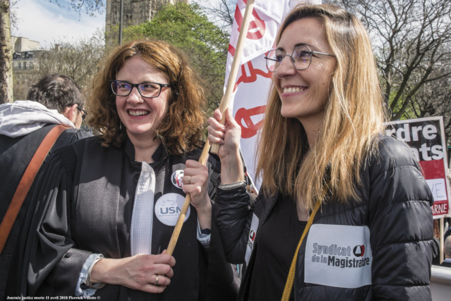 Image : à droite : Katia Dubreuil, présidente du Syndicat de la magistrature